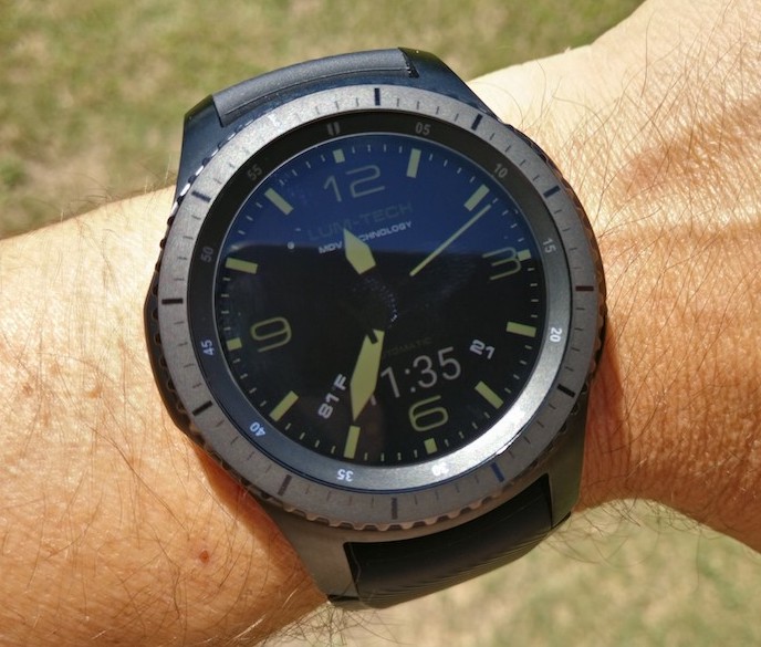 Picture of Samsung Gear S3 Smartwatch Outdoor Sunlight Screen Performance