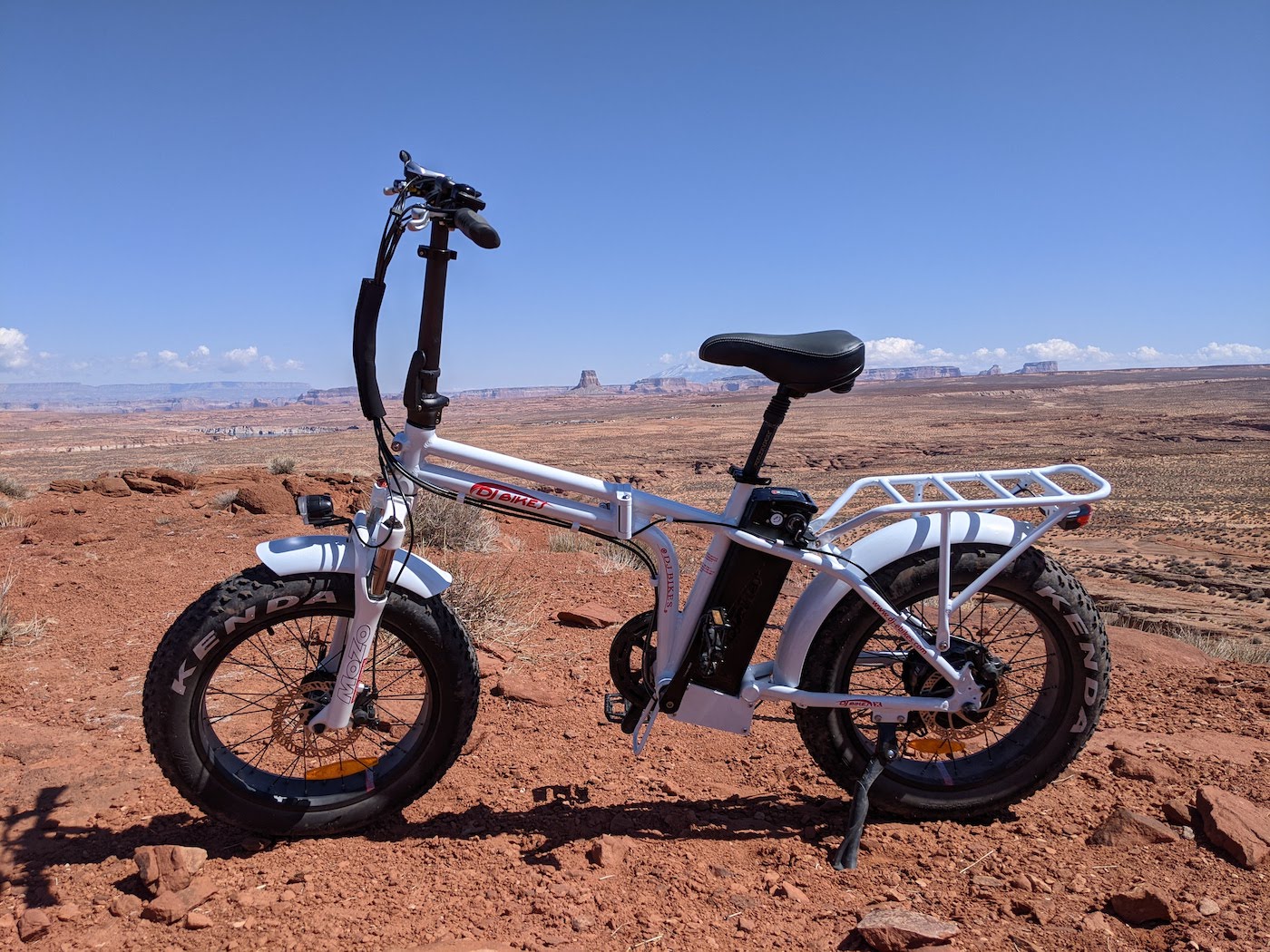 https://www.wemustbegeeks.com/wp-content/uploads/2021/02/DJ-Folding-Fat-Tire-Ebike-Page-Arizona.jpeg